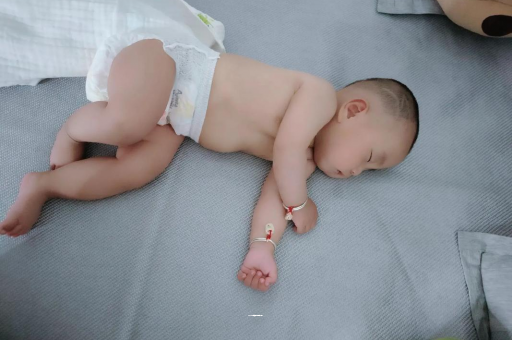 潮州3个月宝宝怎么抱